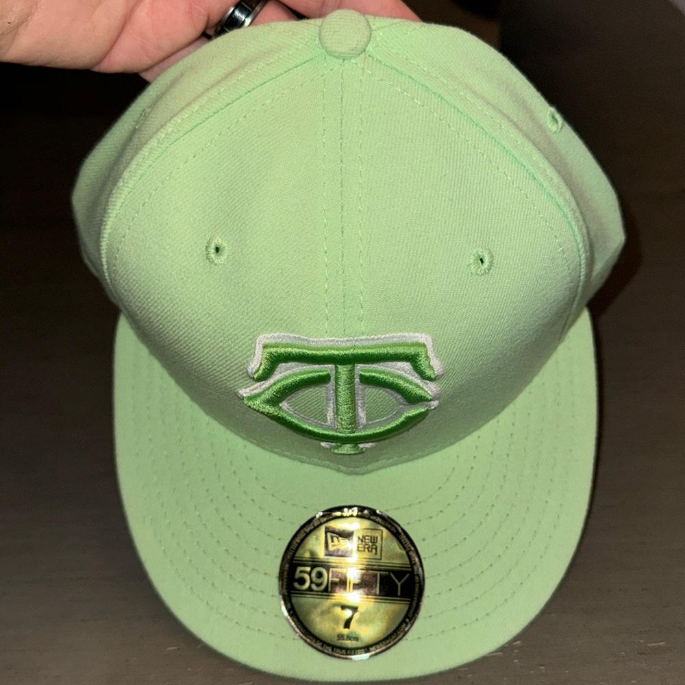 NWT: New Era Mint Green Twins Fitted Hat